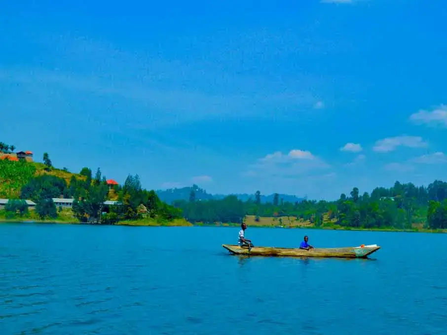 Canoeing between the islands of Lake Bunyonyi
